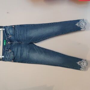 Benetton jeans, size 29, with beautiful embroidery, capri